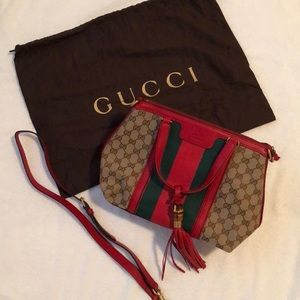Authentic never worn Gucci hand bag